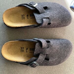 Brand new no box wool Birkenstock Boston clogs 37N
